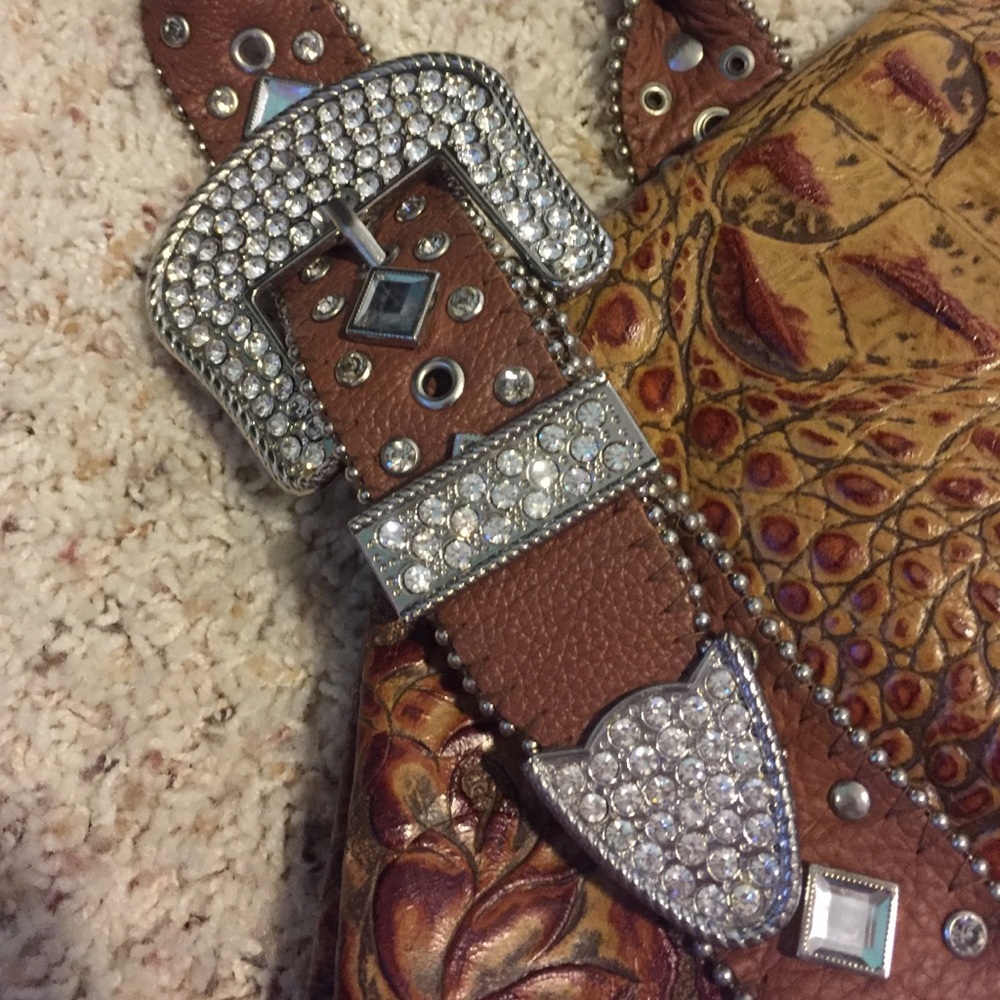 Charm & Luck Alligator-skinned PURSE - Picture 3 of 3